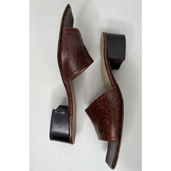 Saks Fifth Avenue Sandals Embossed Brown Slip On Size 8 - Picture 4 of 10